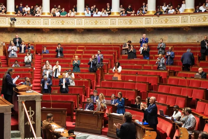 L’abrogation du Code noir, et des textes ayant réglementé l’esclavage en France, votée à l’unanimité par l’Assemblée nationale