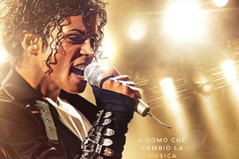 Il biopic su Michael Jackson trionfa al botteghino ma spuntano nuove accuse
