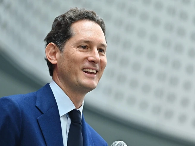 Ferrari Luce, Elkann: «Abbiamo voluto osare, con coraggio e tecnologia»