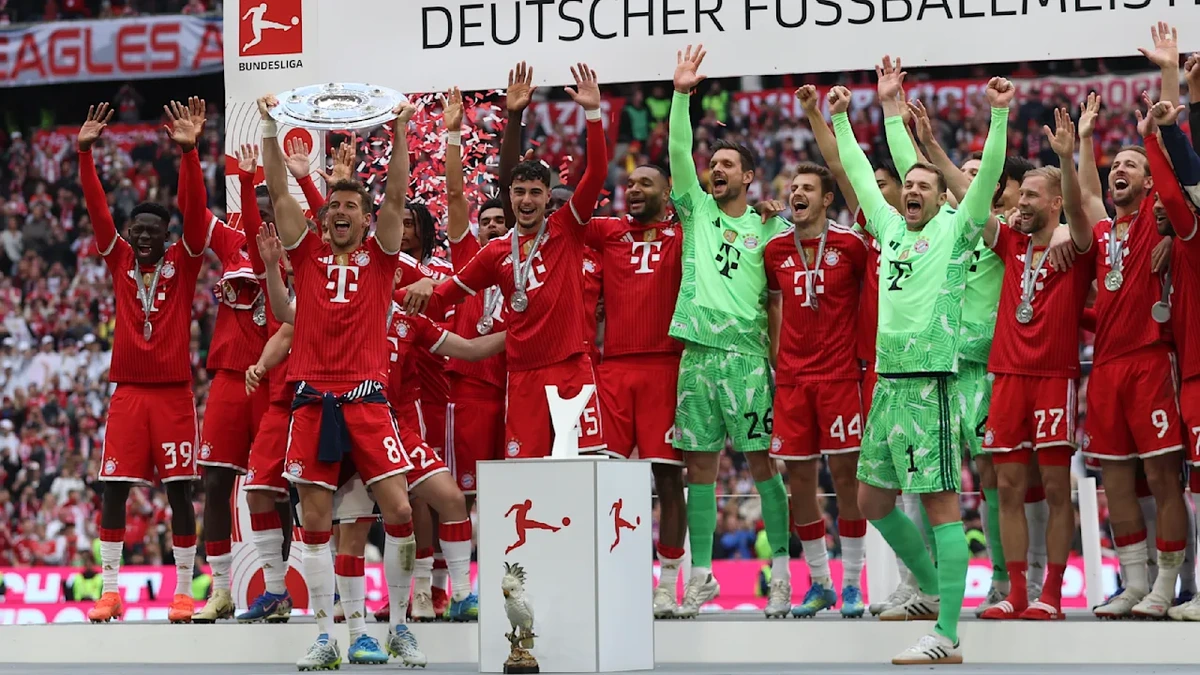 Die komplette Folge „Bayern Insider“: Zur WM mit dem „FC Bayern Deutschland“