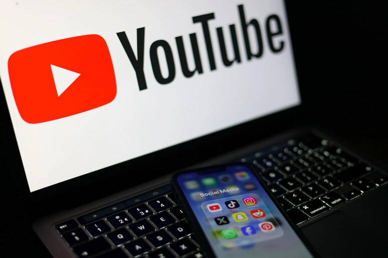 YouTube introduce il rilevamento automatico dell'IA, anche in Italia