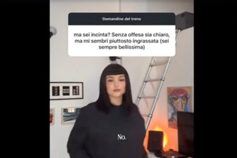 Soleri su instagram, 'non sono incinta, è pancia da endometriosi'