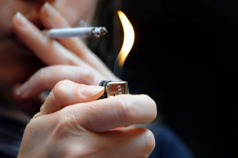 Raggiunte le 50 mila firme per aumentare di 5 euro il prezzo delle sigarette