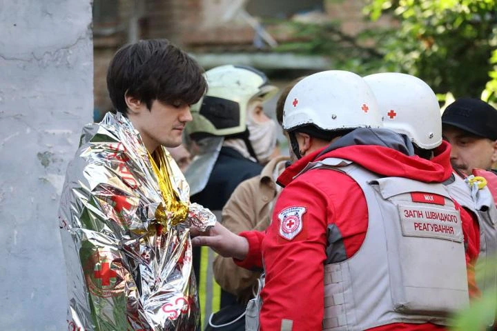 Veteranos de operaciones especiales de EEUU están formando a civiles ucranianos para actuar en emergencias sin rescatistas: "Nadie está a salvo"