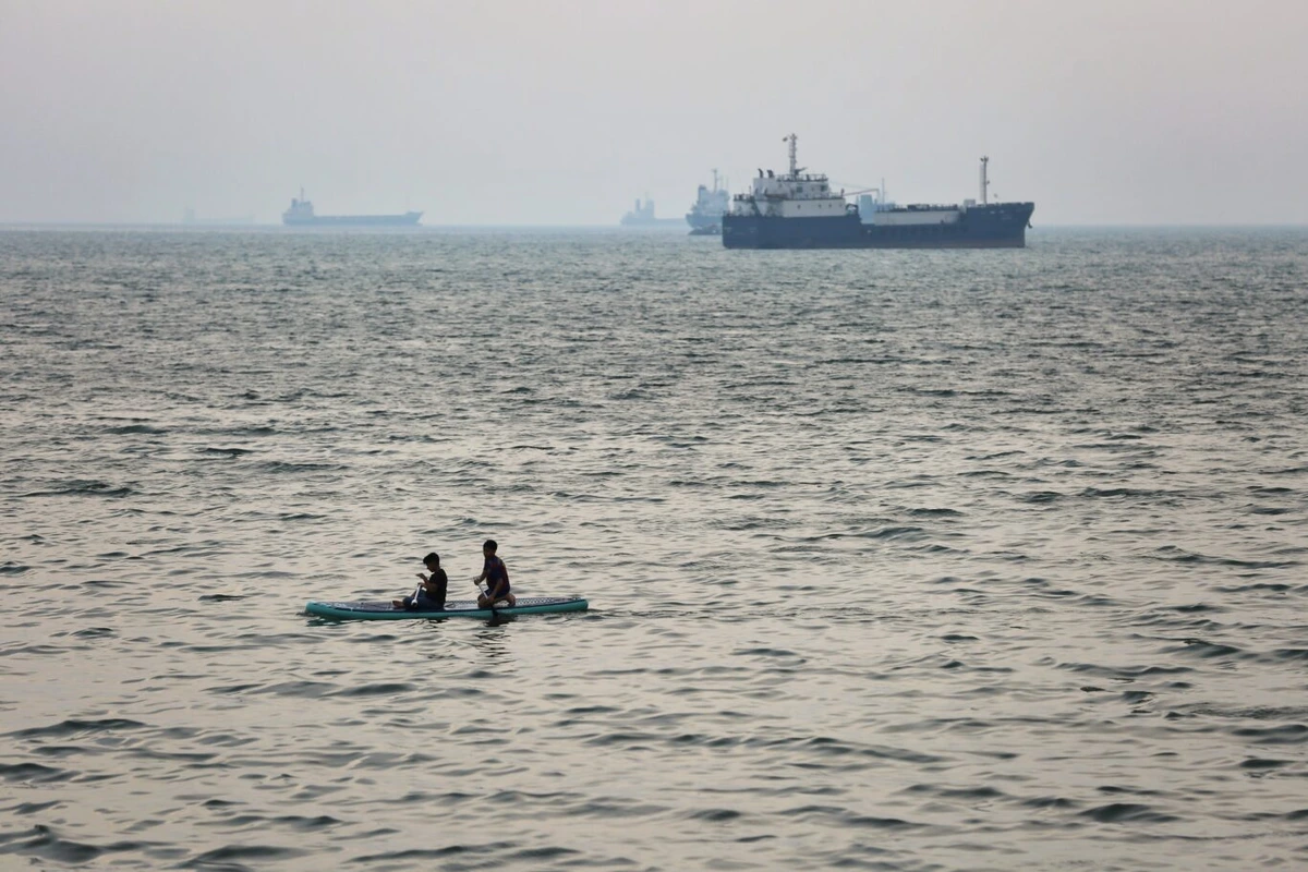 Trump orders US navy to ‘shoot and kill’ Iranian mine boats in Hormuz
