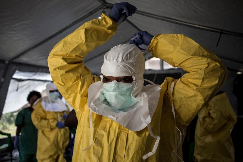 'Truffa' o 'propaganda', sul web già dilagano le fake news su Ebola
