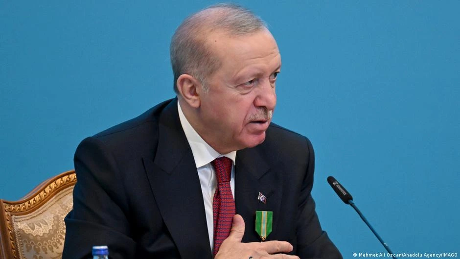 Erdogan cierra por decreto universidad privada en Estambul
