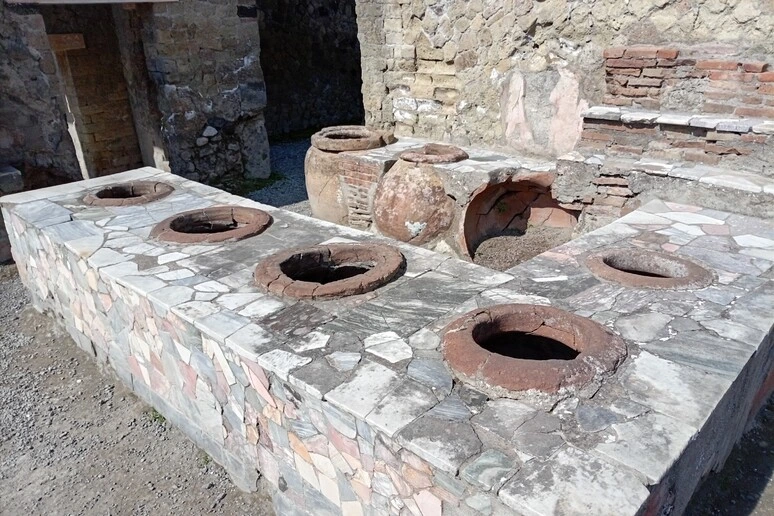 Dallo street food ai banchetti, ecco il cibo nell'antica Ercolano