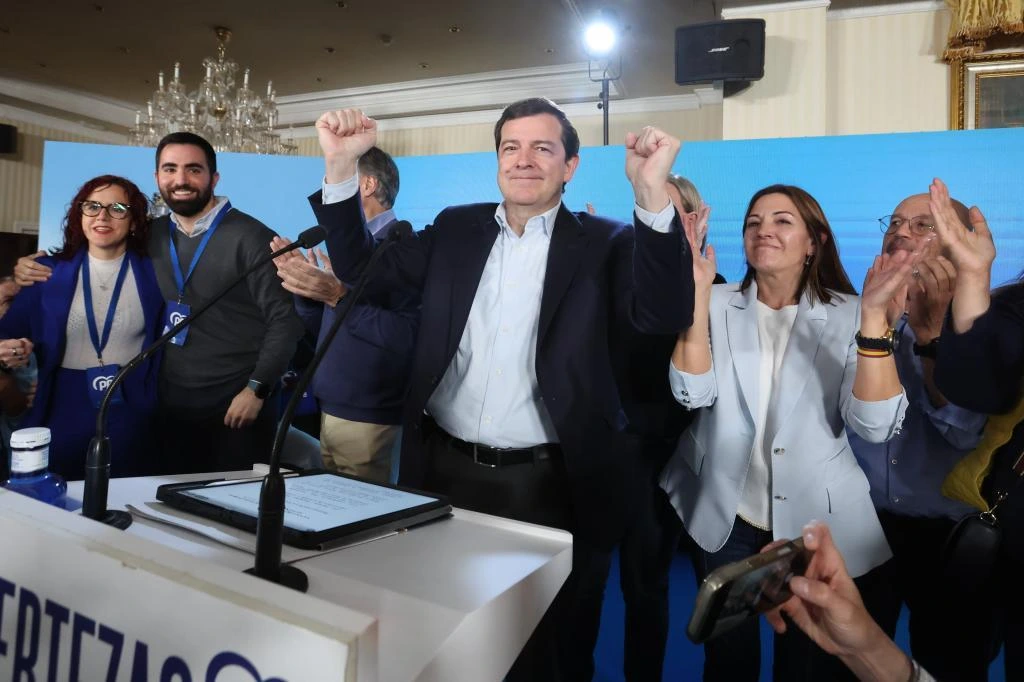 La nueva victoria del PP aleja al PSOE e impone su techo a Abascal