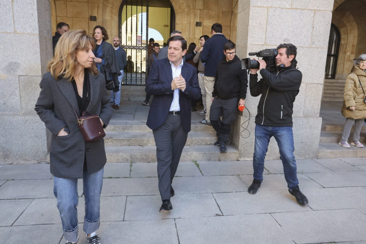 El PP ganaría en Castilla y León, el PSOE aguanta perdiendo escaños y Vox rompería la barrera del 20%, según el sondeo de Sigma Dos
