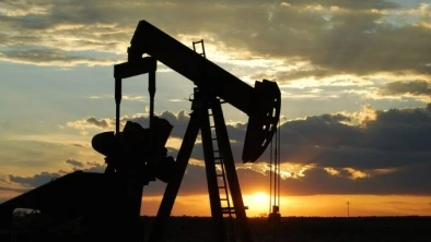 Borse in diretta, prezzo del petrolio oggi 27 maggio | Listini asiatici cauti, attesa per i colloqui tra Usa e Iran. Greggio in calo