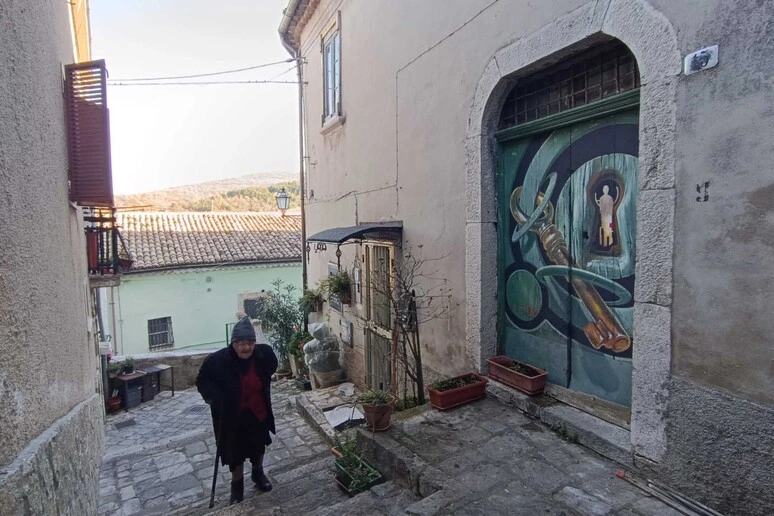 'Portoni narranti', quando il borgo parla con la street art