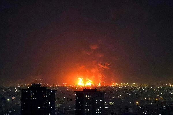 Guerra de EEUU e Israel contra Irán, última hora hoy, en directo | Israel lanza una nueva ola de ataques a gran escala en Teherán y otros puntos de Irán
