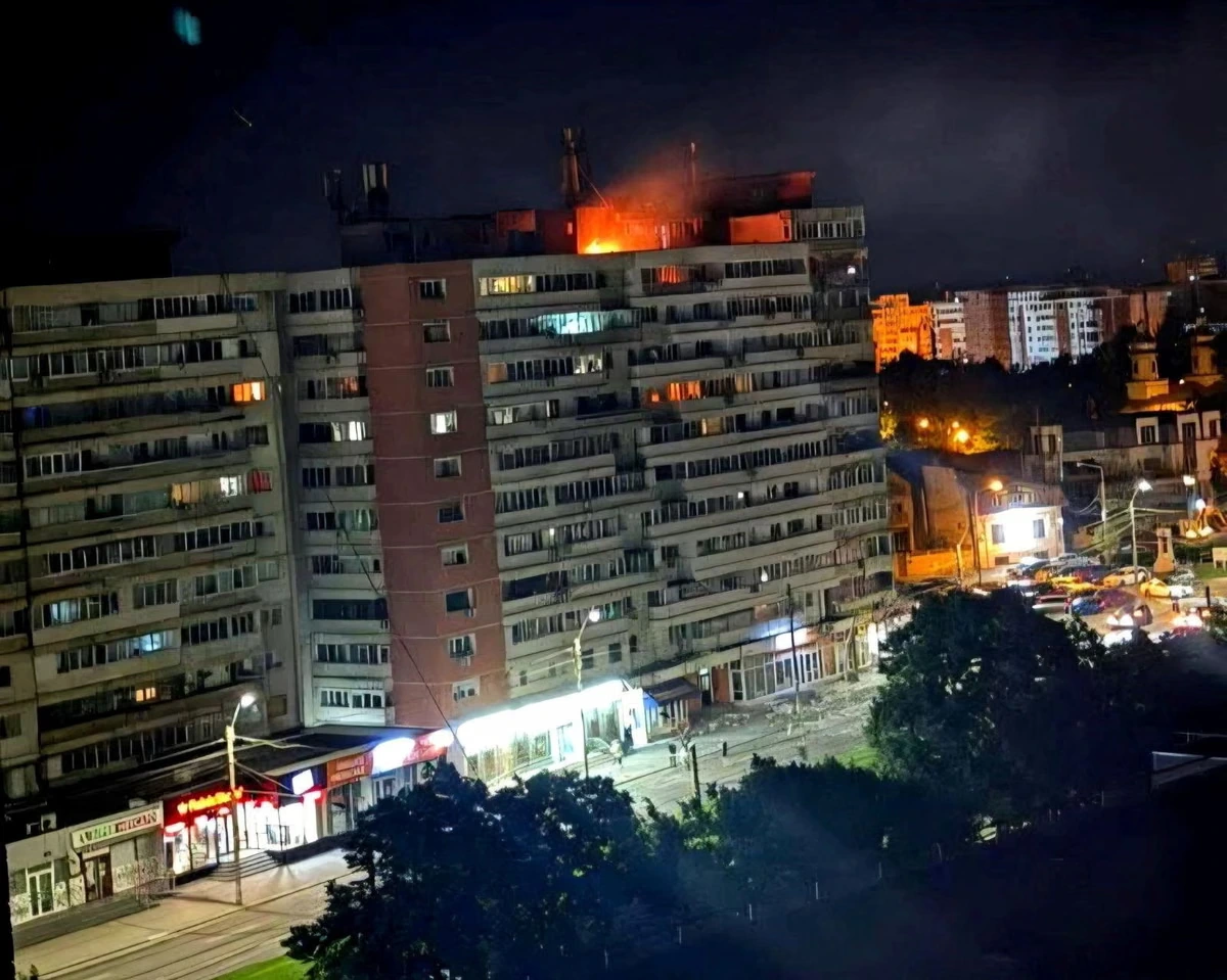 Russian drone hits Romanian apartments, wounding two people and starting fire