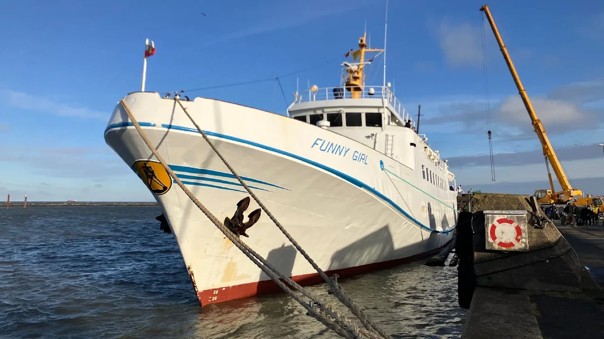 Motor-Ausfall auf dem Meer: 60 Passagiere saßen auf Helgoland-Fähre fest