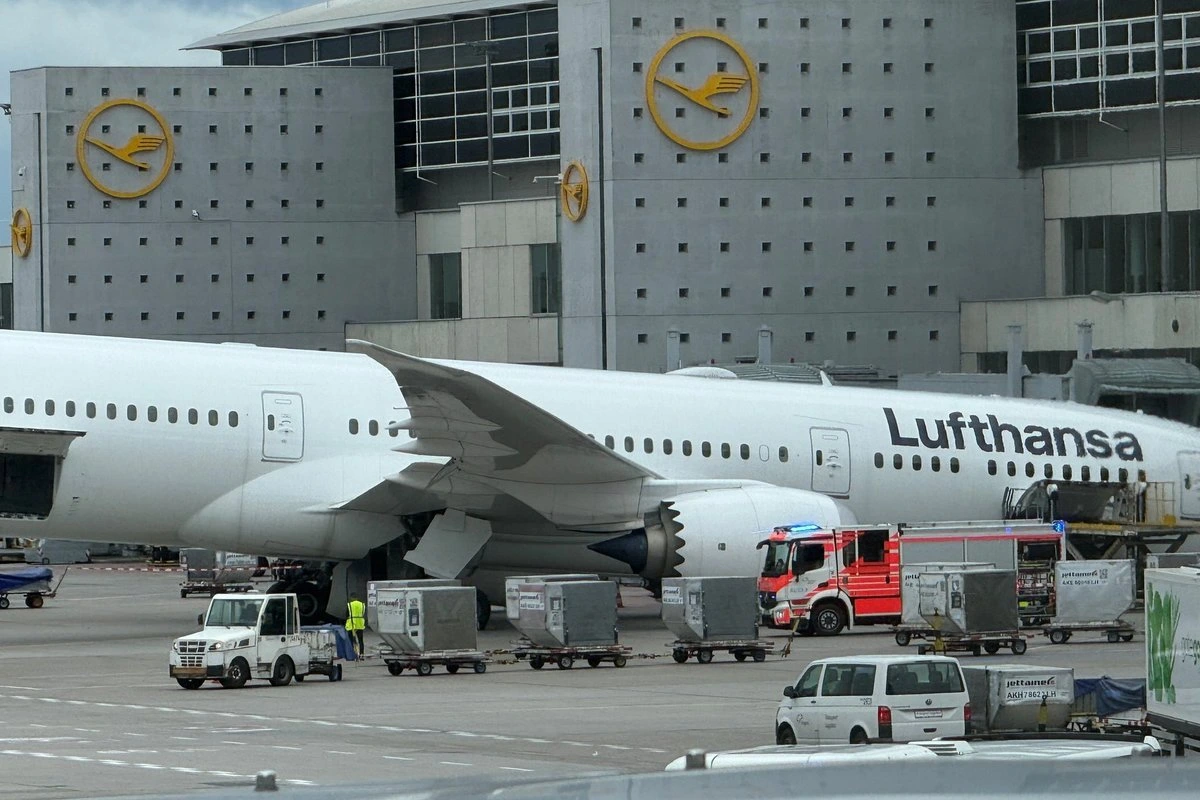 ВИДЕО | Несколько человек пострадали после инцидента с самолетом Lufthansa во Франкфурте