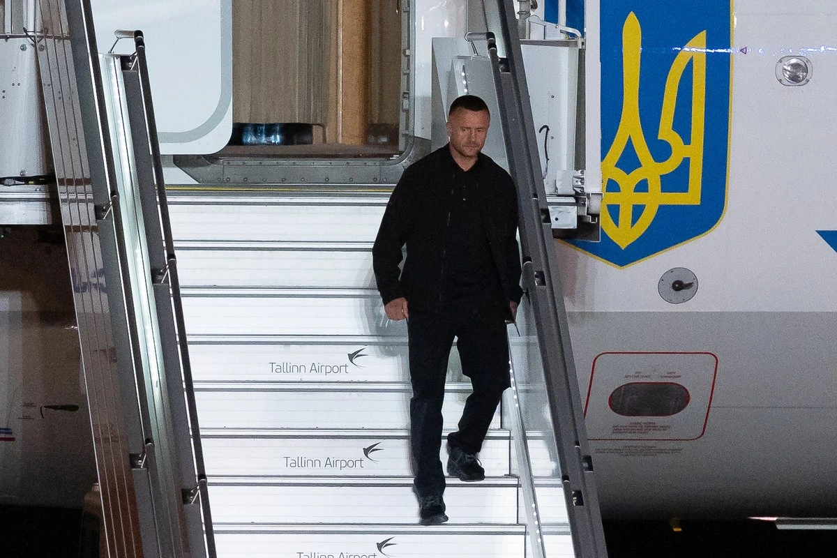 ФОТО | Вместе с Зеленским Таллинн посетил и его бессменный „звездный телохранитель“ Максим Донец