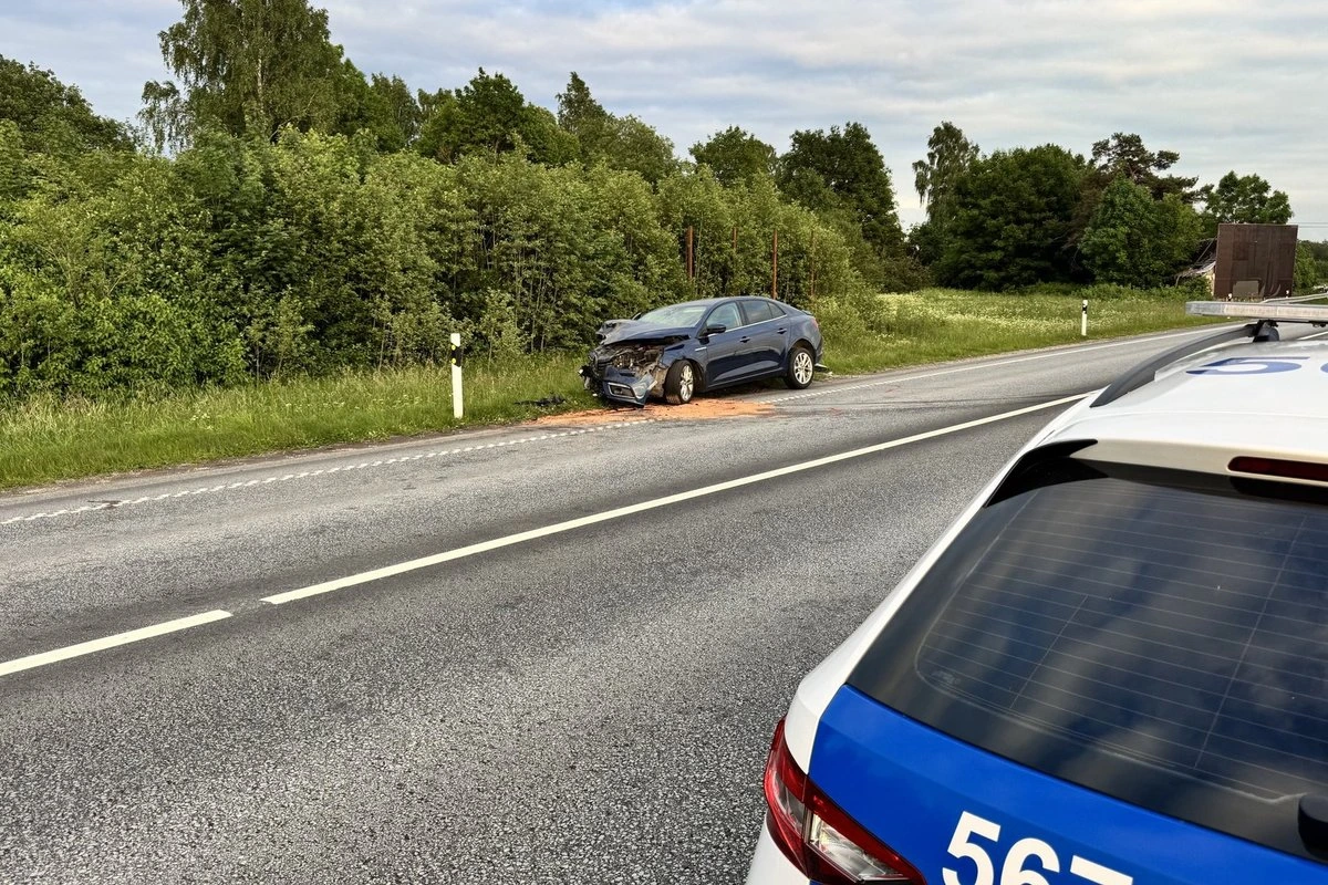 ФОТО | На шоссе Таллинн–Тарту в тяжелой аварии пострадали два человека
