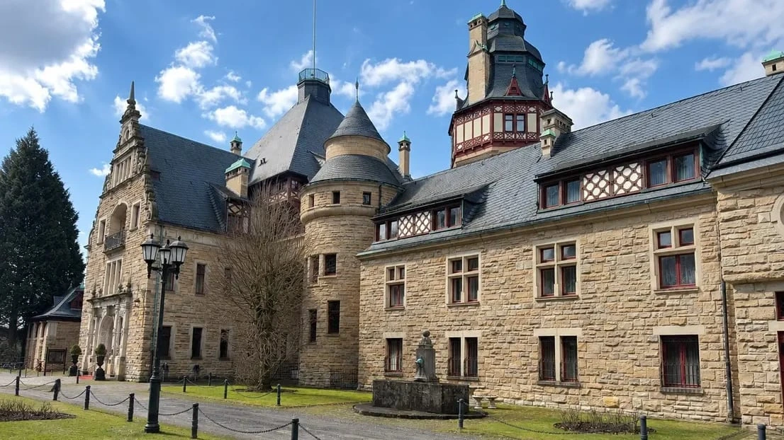 Schloss-Besitzer in Bank-Skandal verwickelt: Luxus-Immobilie soll verkauft werden
