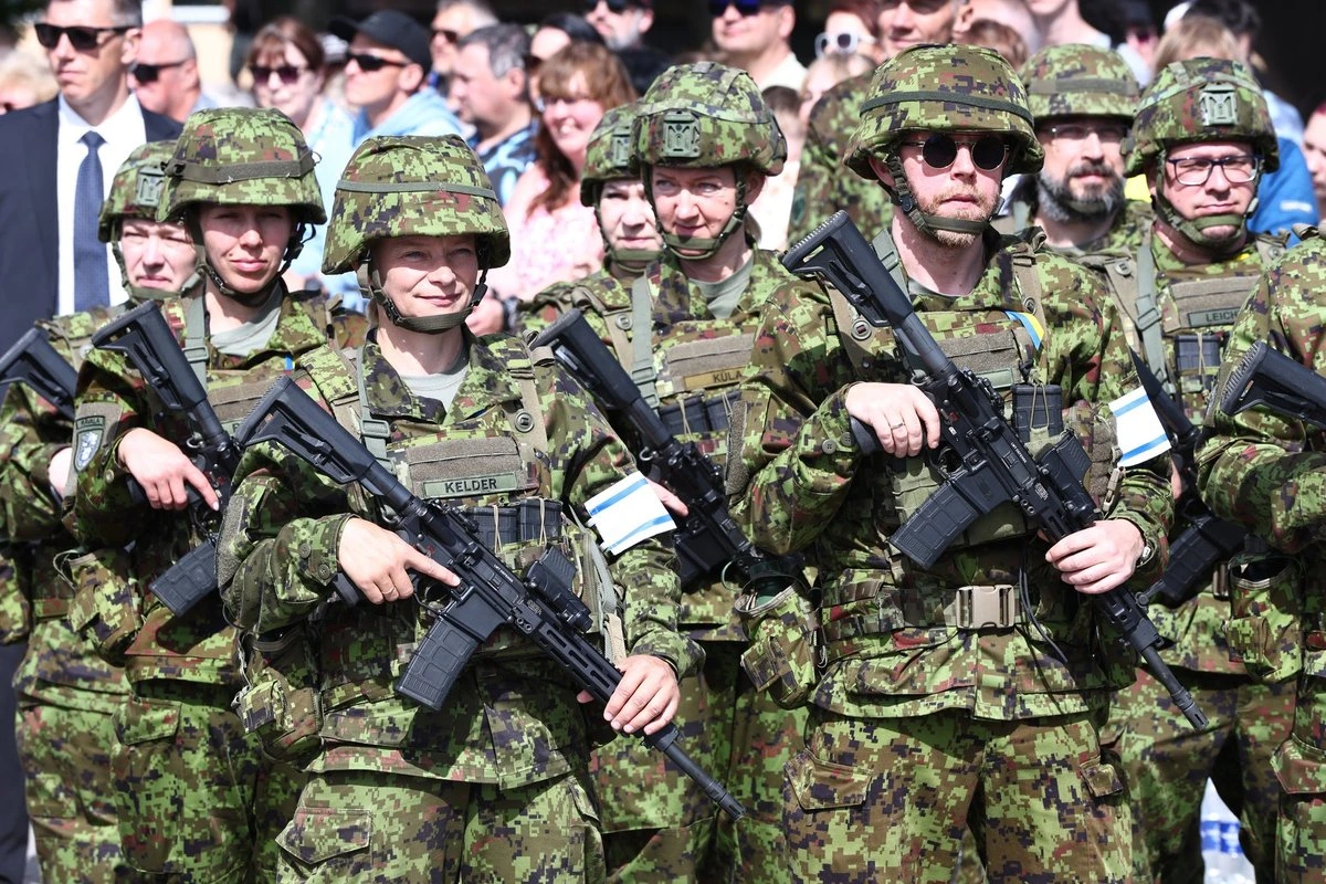 ФОТО | В Рапла проходит военный парад в честь Дня победы