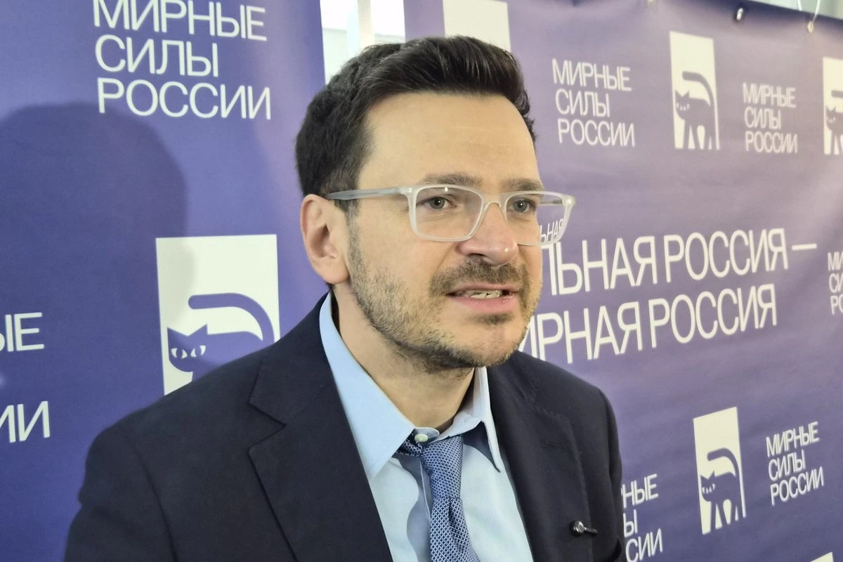 „Он не должен стать царем“: однопартийцы Яшина думают, как выстроить систему сдержек и контроля над лидером „Мирной России“