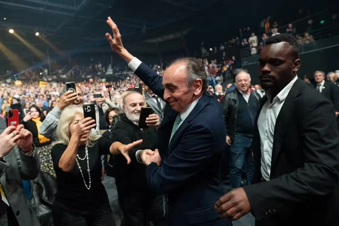 Chez Reconquête !, Eric Zemmour reprend sa place de candidat putatif à la présidentielle 2027 après la parenthèse Sarah Knafo