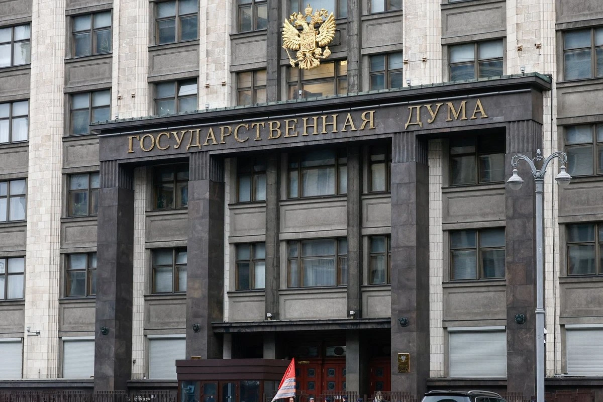 Теперь Путин сможет отправлять войска за границу для „защиты“ россиян. Мы выяснили, кого в Эстонии теоретически может коснуться такая „защита“