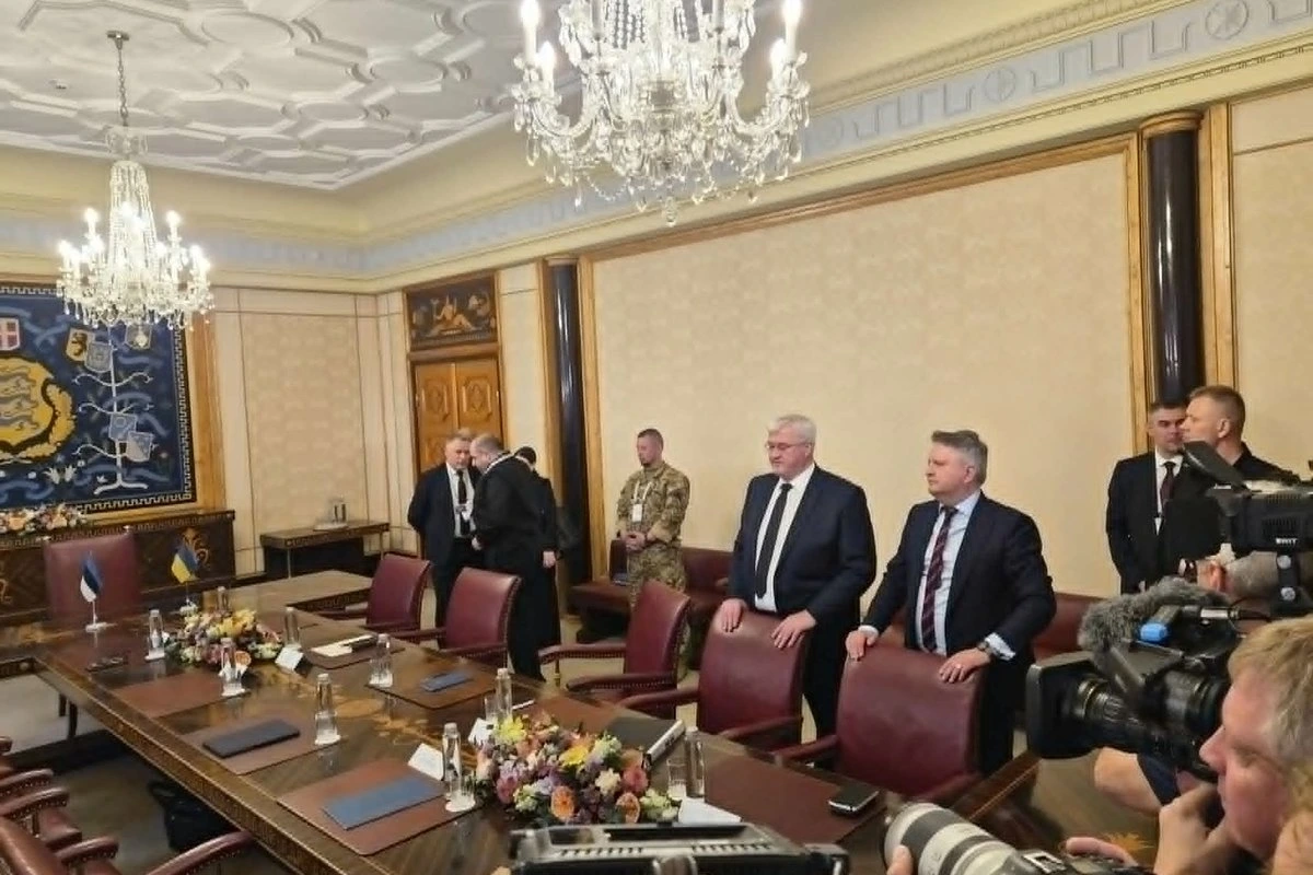 В Кадриорге с минуты на минуту начнется пресс-конференция Кариса и Зеленского