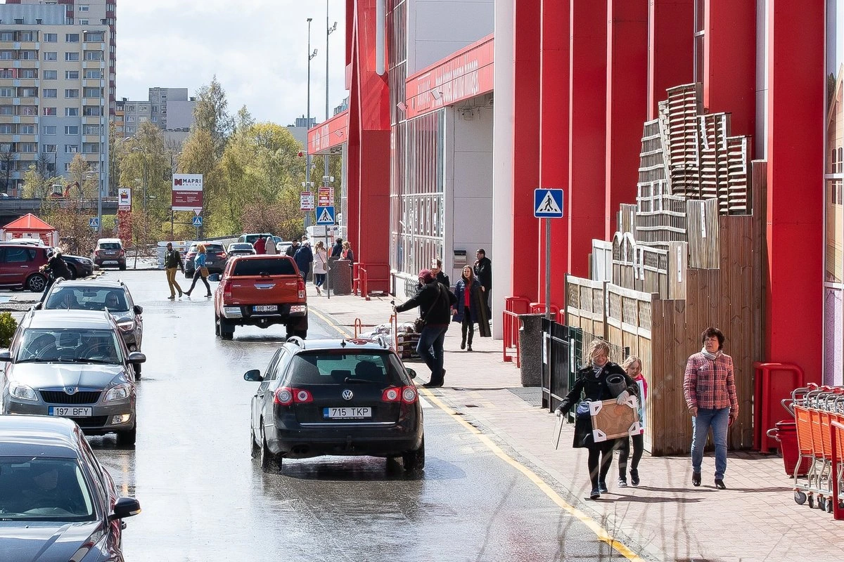 Объем продаж у предприятий розничной торговли в Эстонии вновь сокращается