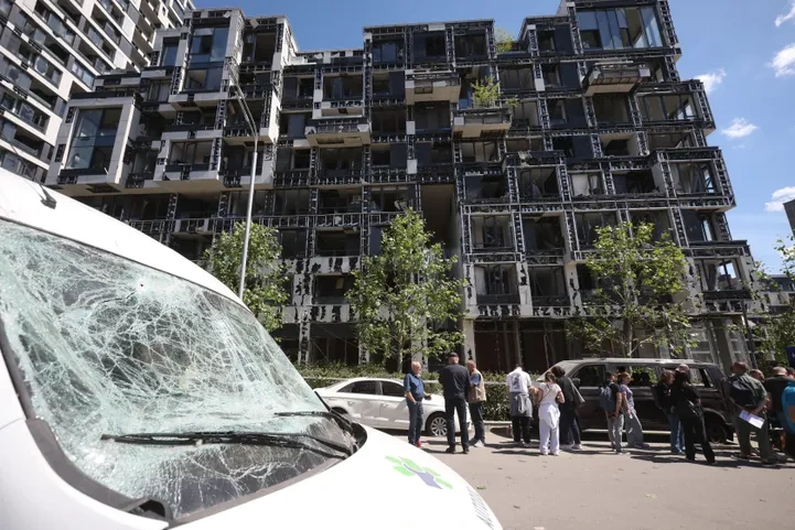 С начала этого года российские войска повредили в Киеве больше 800 жилых домов