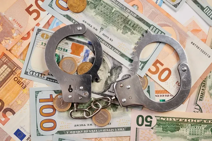 В Украине раскрыли масштабную схему по отмыванию денег: из страны вывели миллиарды