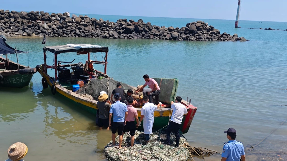Chinese aß Seekrebse und trank seinen Urin: Mann nach sieben Tagen aus dem Meer gerettet