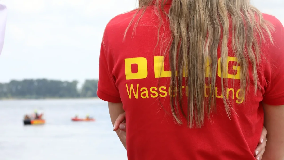 Drei Menschen nach Baden im Rhein vermisst