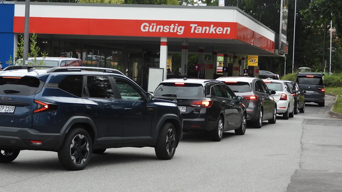 Tankrabatt endet: Benzin 30 Cent teurer! Deutsche stehen Schlange