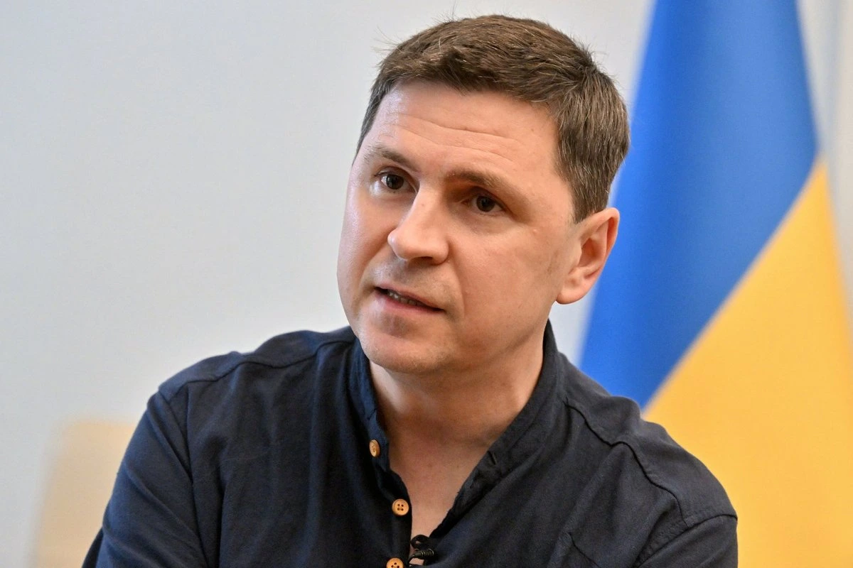 Дрон ударил по автобусу с детьми из Беларуси: Подоляк считает, что Россия пытается ввязать Лукашенко в войну с Украиной