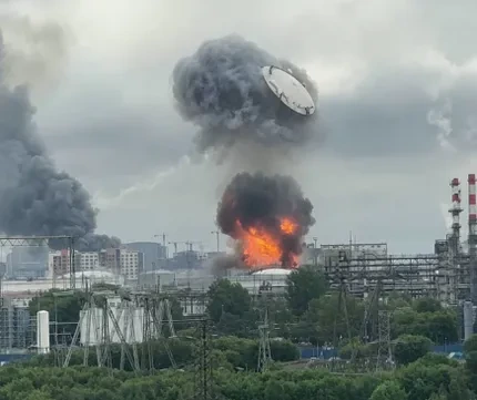 ФОТО И ВИДЕО⟩По Москве нанесены мощные удары, горит крупная нефтебаза
