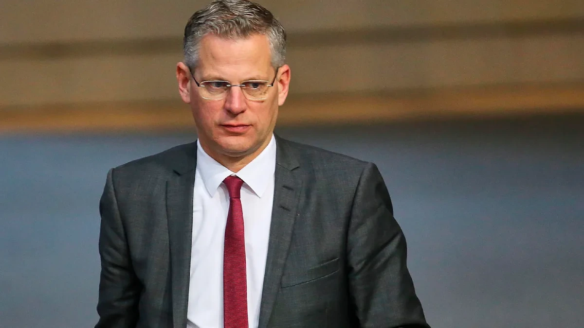 Hamburg: Buttersäure-Anschlag auf Auto von CDU-Staatssekretär Christoph de Vries