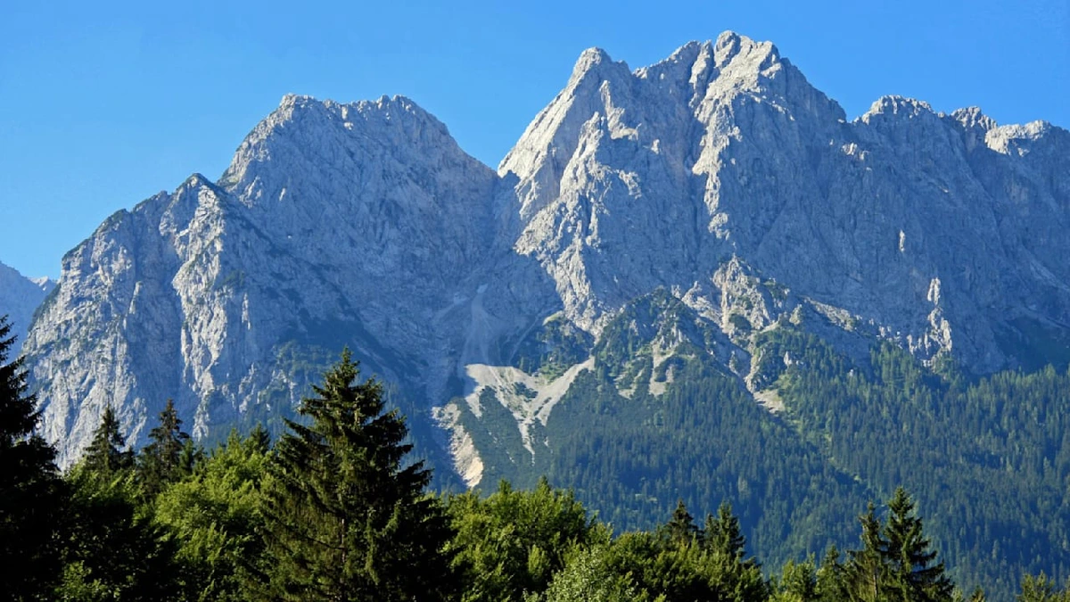 Unfall in den Alpen: Bergsteiger (19) stürzt 100 Meter in den Tod