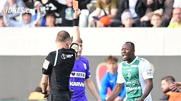 Čtyři zápasy pro Singatheha. Kouč Šustr za kritiku sudího nesmí dvakrát na lavičku