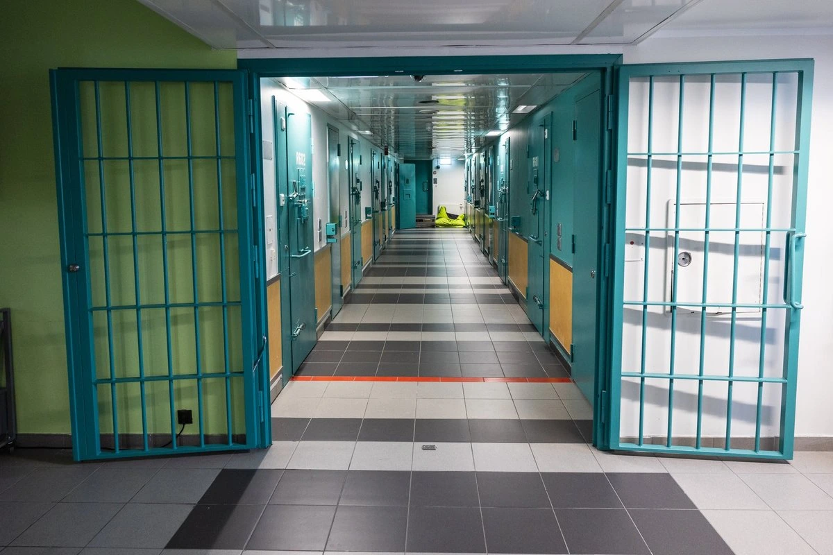 Мужчину приговорили к 20 годам тюрьмы за сексуализированное насилие над дочкой и внучкой