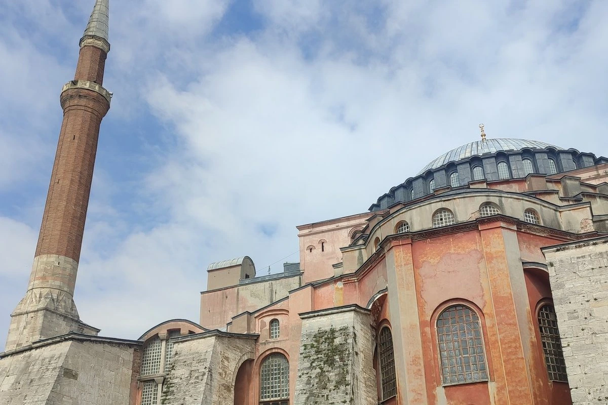 Оборот упал на пятую часть: туроператор TEZ Tour ушел в убыток