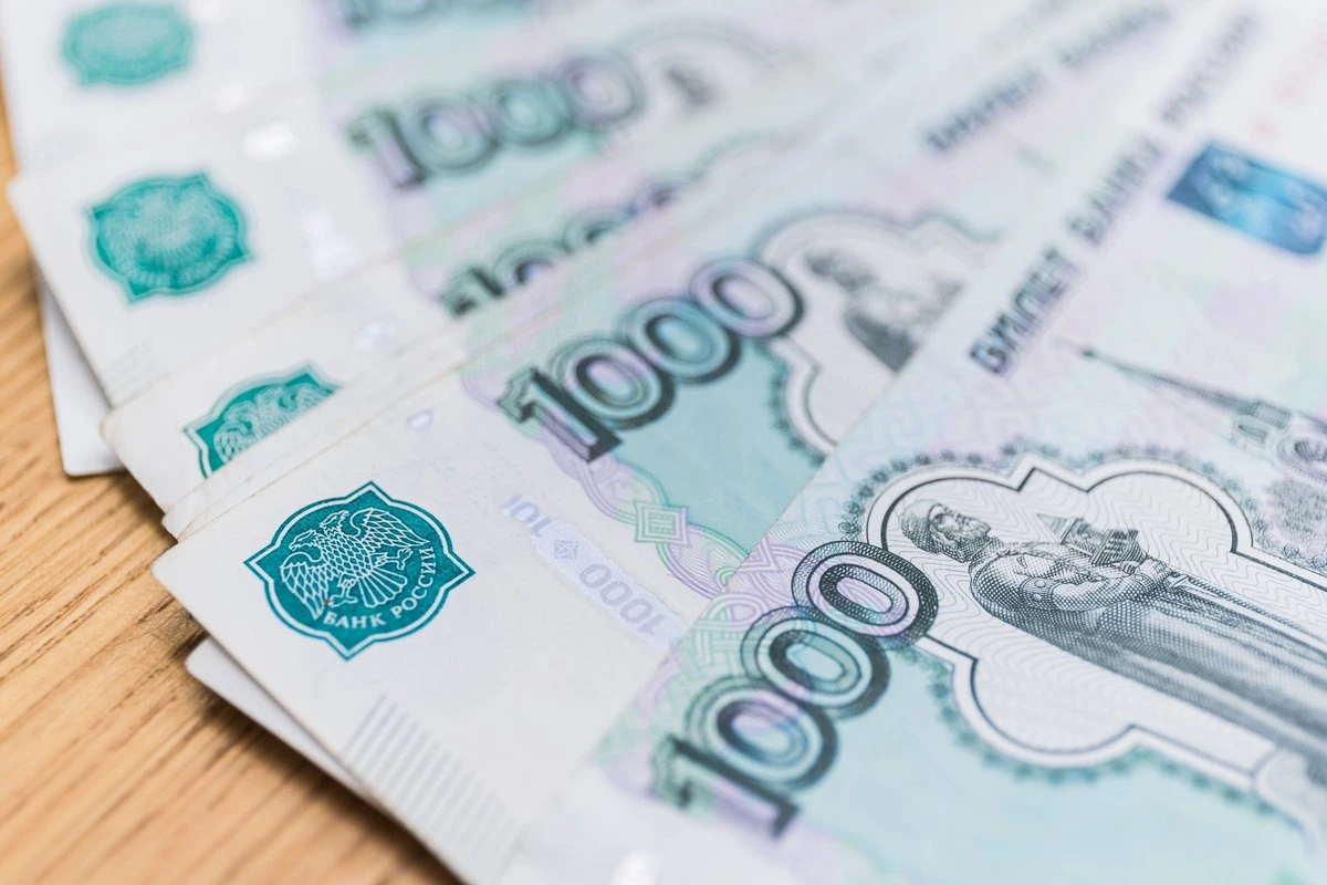 Забирают у своих — вкладывают в войну. Дефицит, налоги и инфляция: как меняется экономическая модель России