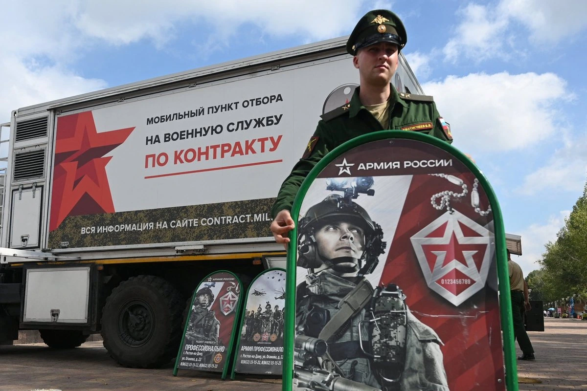 СМИ: в России сокращается число контрактников. На фоне этого обсуждают возможную мобилизацию и другие сценарии