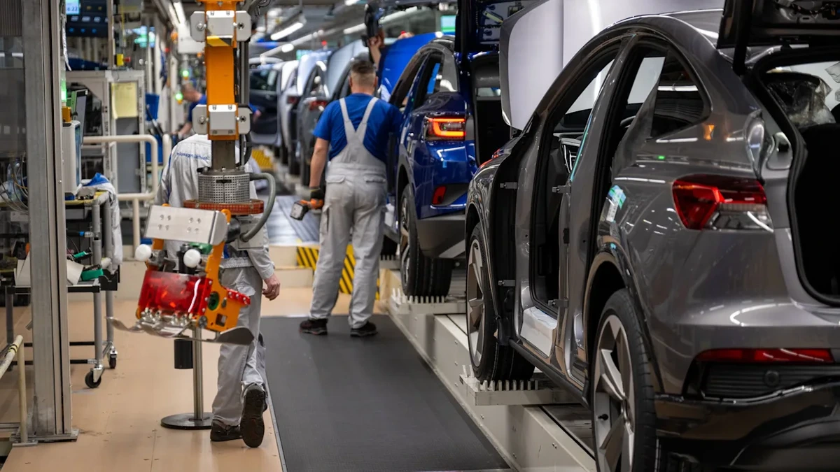 Industrie: Bis zu 100.000 Jobs vor dem Aus – Firmen flüchten ins Ausland