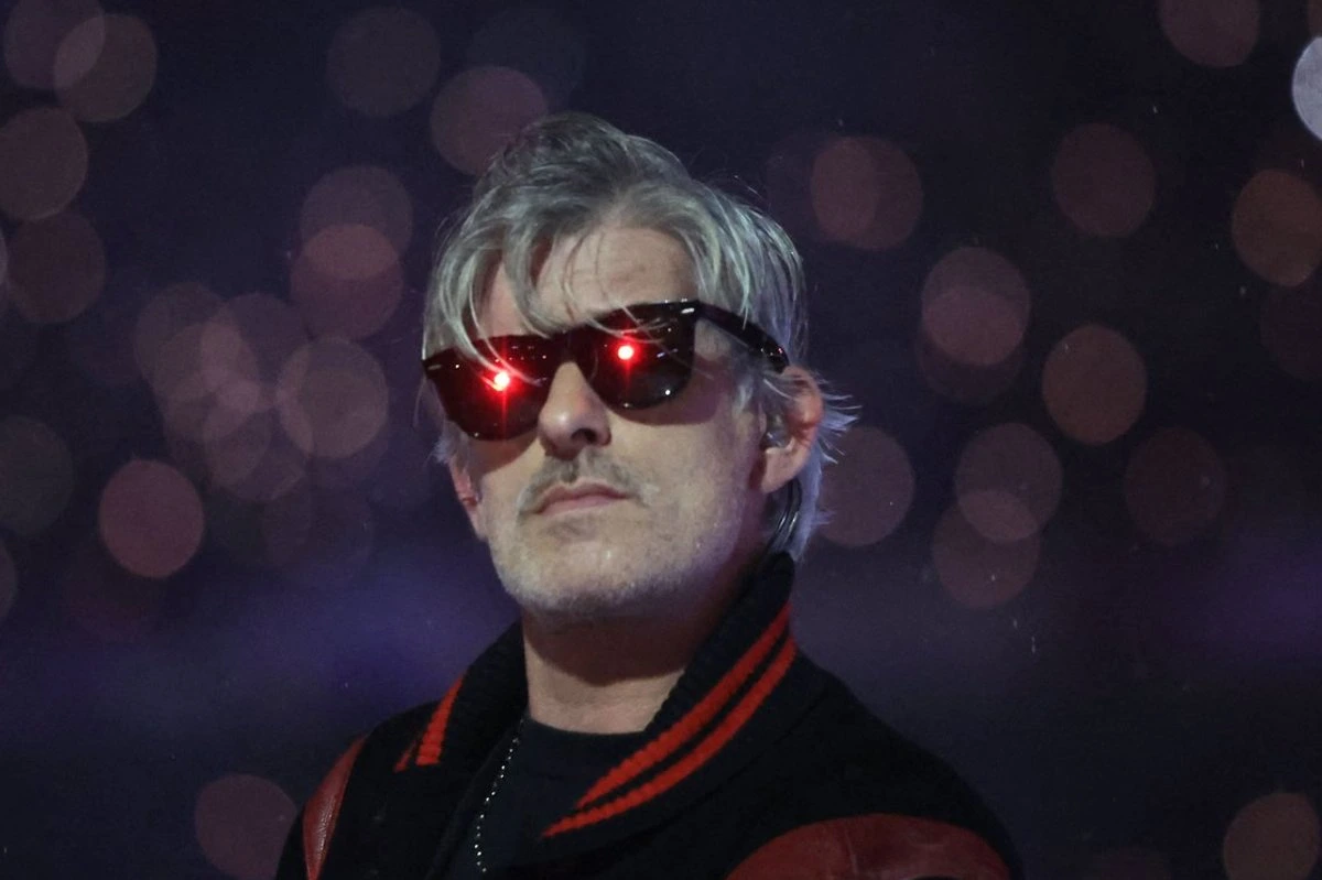 Автор хита „Nightcall“ диджей Kavinsky найден мертвым в своем доме в Париже