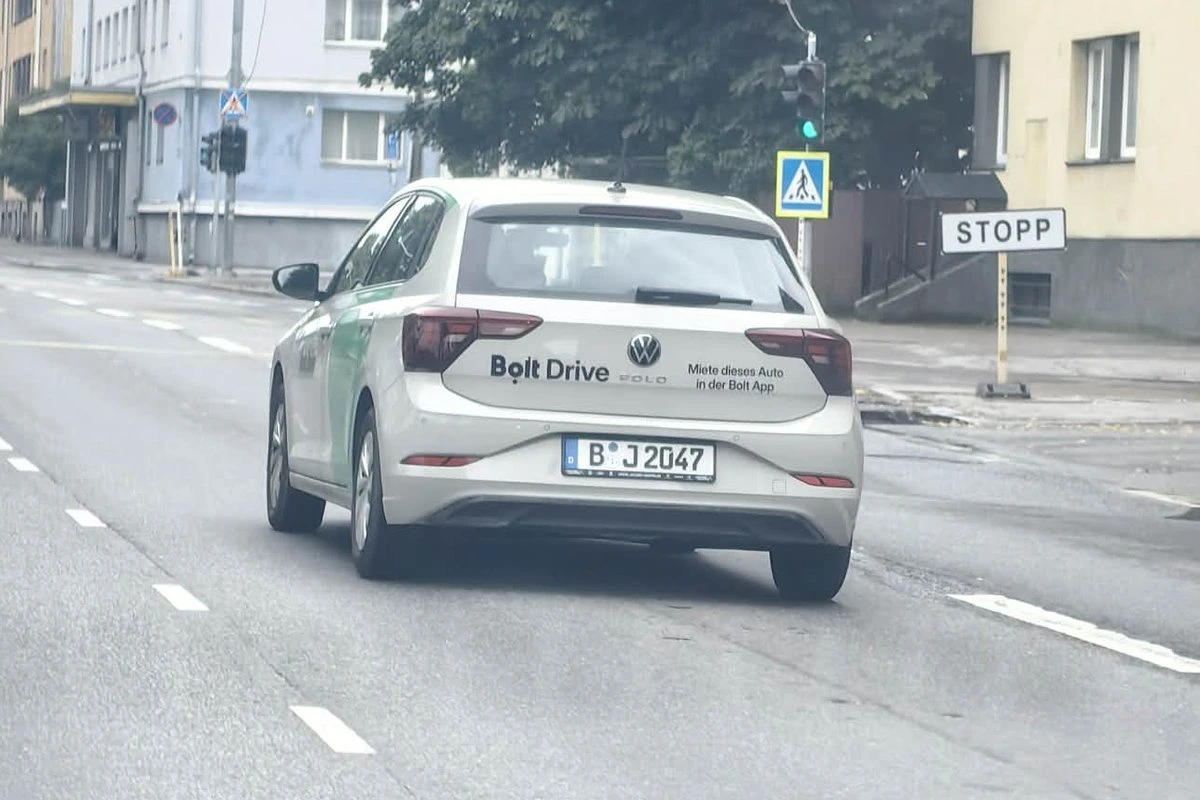 „А что, так можно было?“ В Таллинне заметили Bolt Drive с немецкими номерами. В компании объяснили, как он там оказался