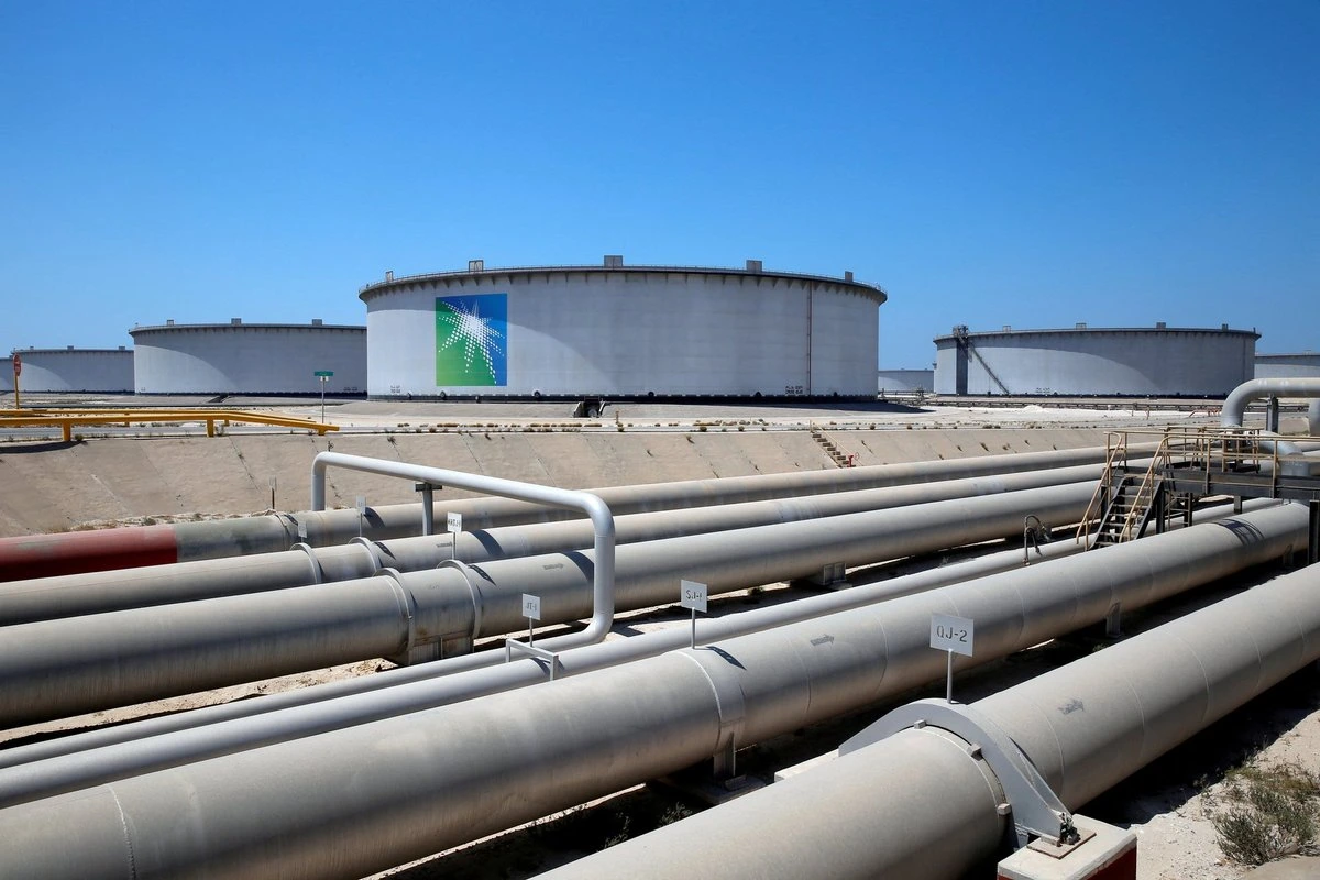 Цена на нефть впервые с мая превысила отметку в 100 долларов