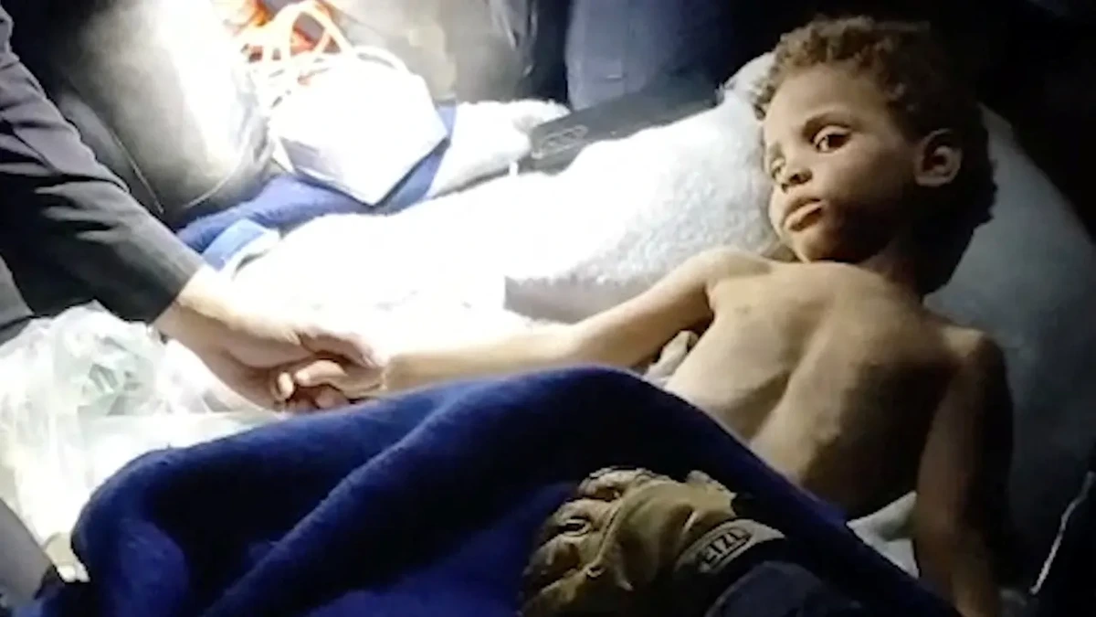 Dieses Foto ist ein Wunder: 3-Jähriger steckt 6 Tage unter Trümmern – und überlebt!