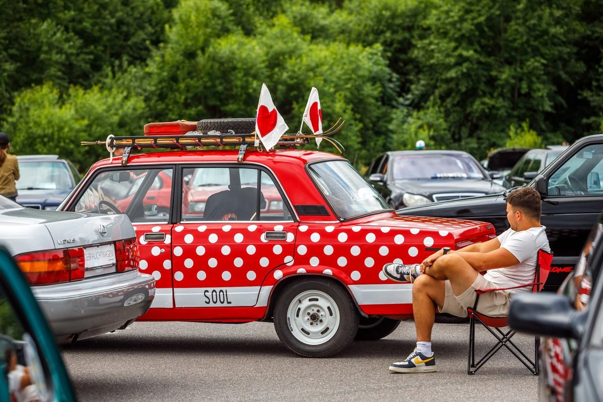 БОЛЬШАЯ ГАЛЕРЕЯ | Юбилейный Youngtimer Camp собрал под Таллинном полный аншлаг и сотни старых автомобилей
