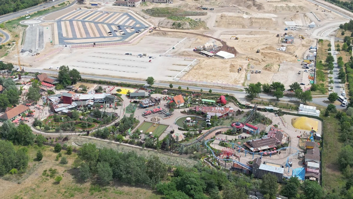 Erdbeer-König baut neuen Freizeitpark neben Karls Erlebnis-Dorf